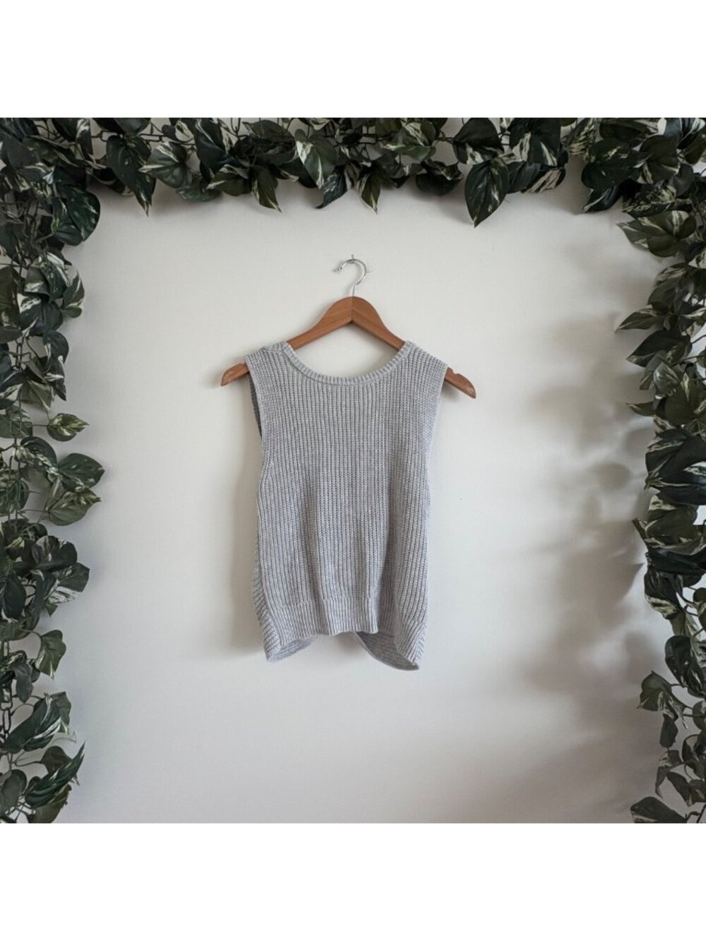 Miou Muse Sleeveless Knit Twist Back Sweater Tank Top Grey Women’s Size M